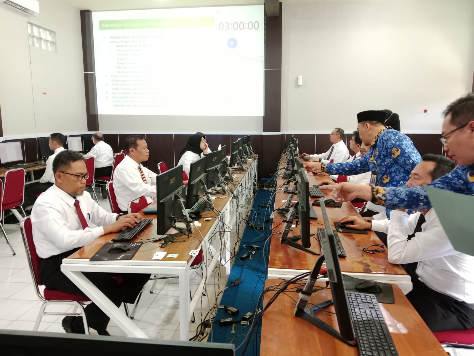 16 Peserta Ikuti Uji Gagasan Tertulis Seleksi Pengisian Jabatan Sekda dan Sekwan Cilacap