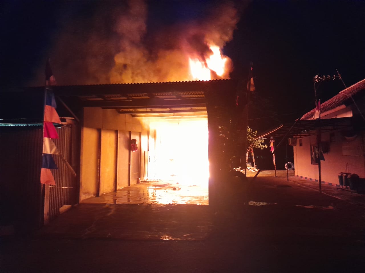 Diduga Korsleting, Gudang Satpolairud Kebakaran