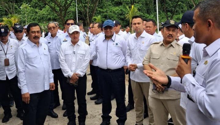 Raffi Ahmad Beri Motivasi Pada Salah Satu Warga Binaan Pemasyarakatan Nusakambangan