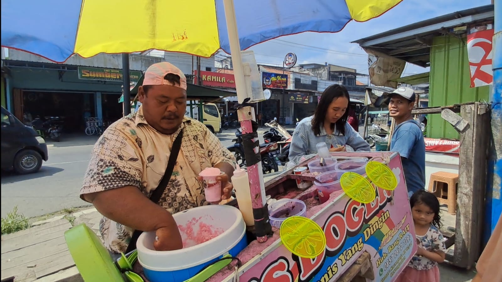 Kenaikan Harga Plastik Bikin Pedagang Kecil di Cilacap Kelimpungan