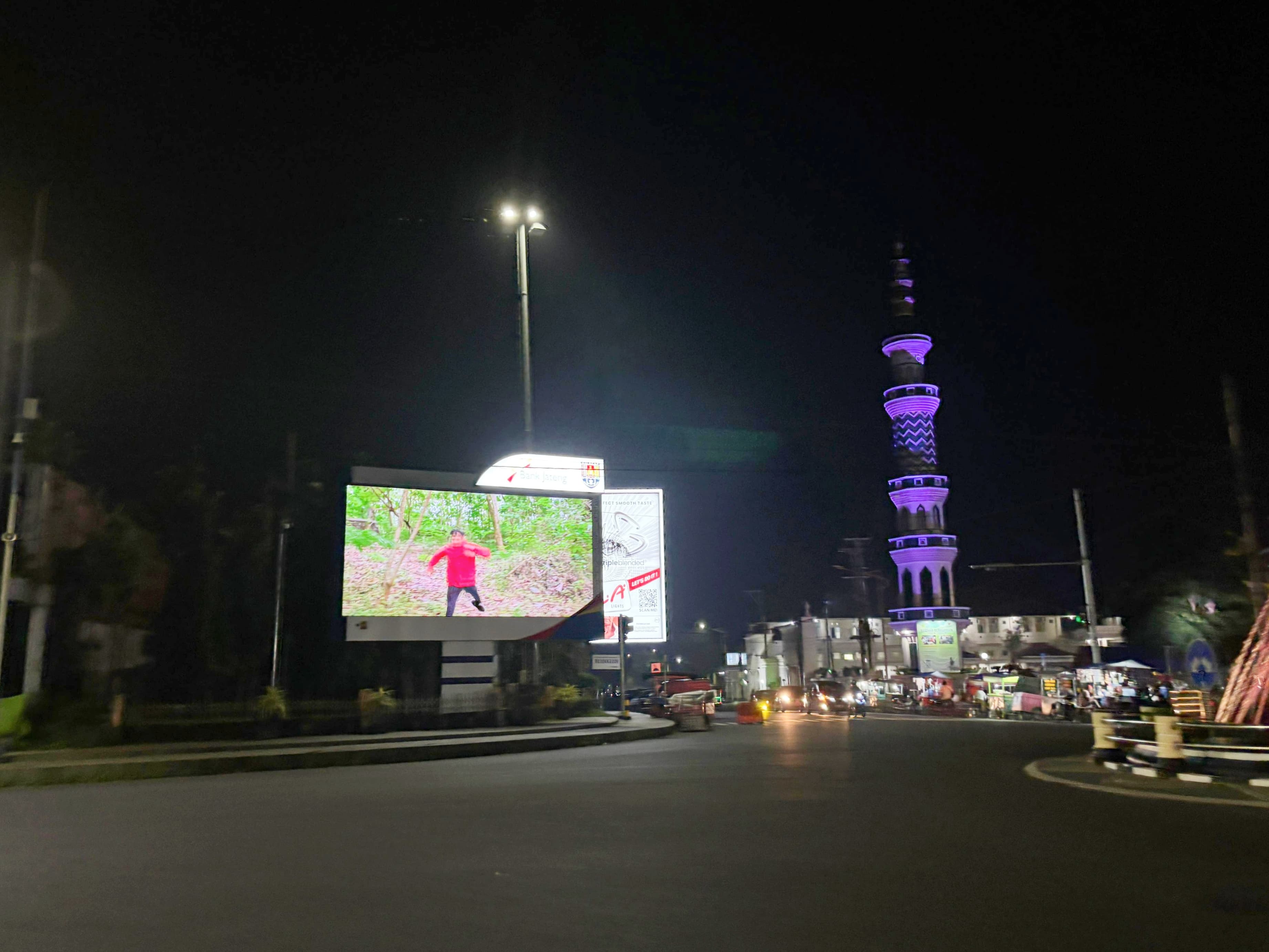 Videotron Cilacap Sudah Menyala, Warga Tunggu Lampu Hijau untuk Nobar Timnas