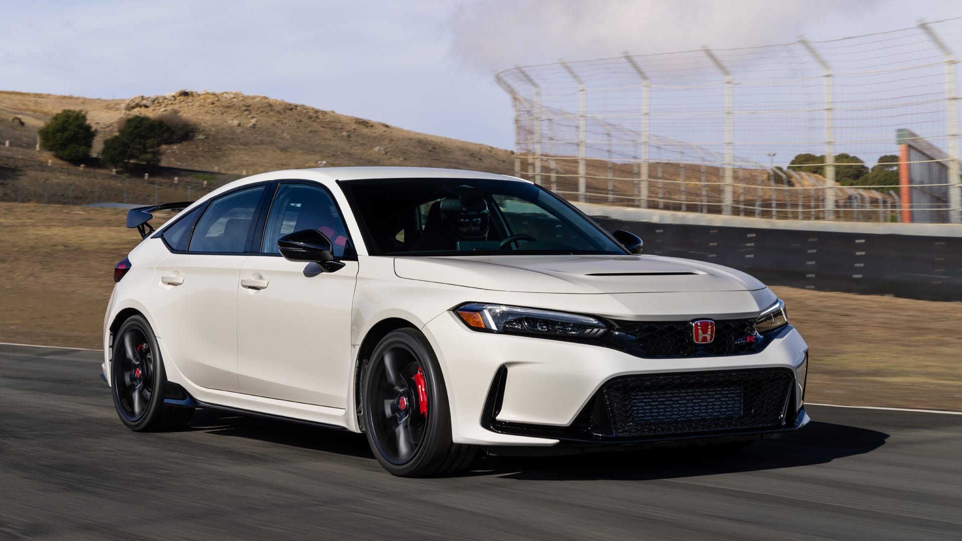 Honda Civic Type R 2025: Hot Hatch Buas yang Bikin Jatuh Cinta Sejak Injak Gas Pertama