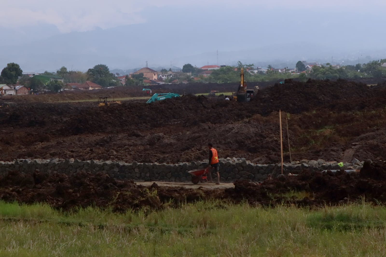 Pembangunan Kolam Retensi di Jalan Bung Karno Sudah 42 Persen