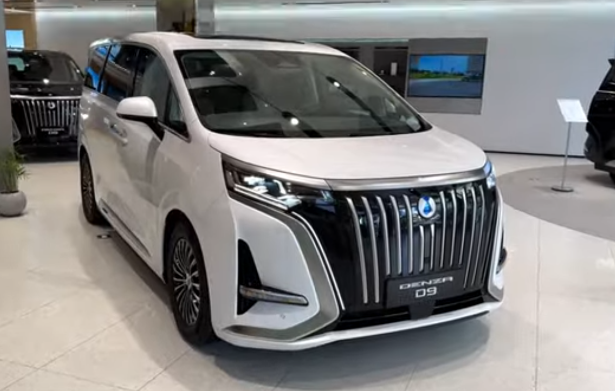 Meski Mahal, Denza D9 Jadi Mobil Listrik Terlaris di Indonesia pada Maret 2025