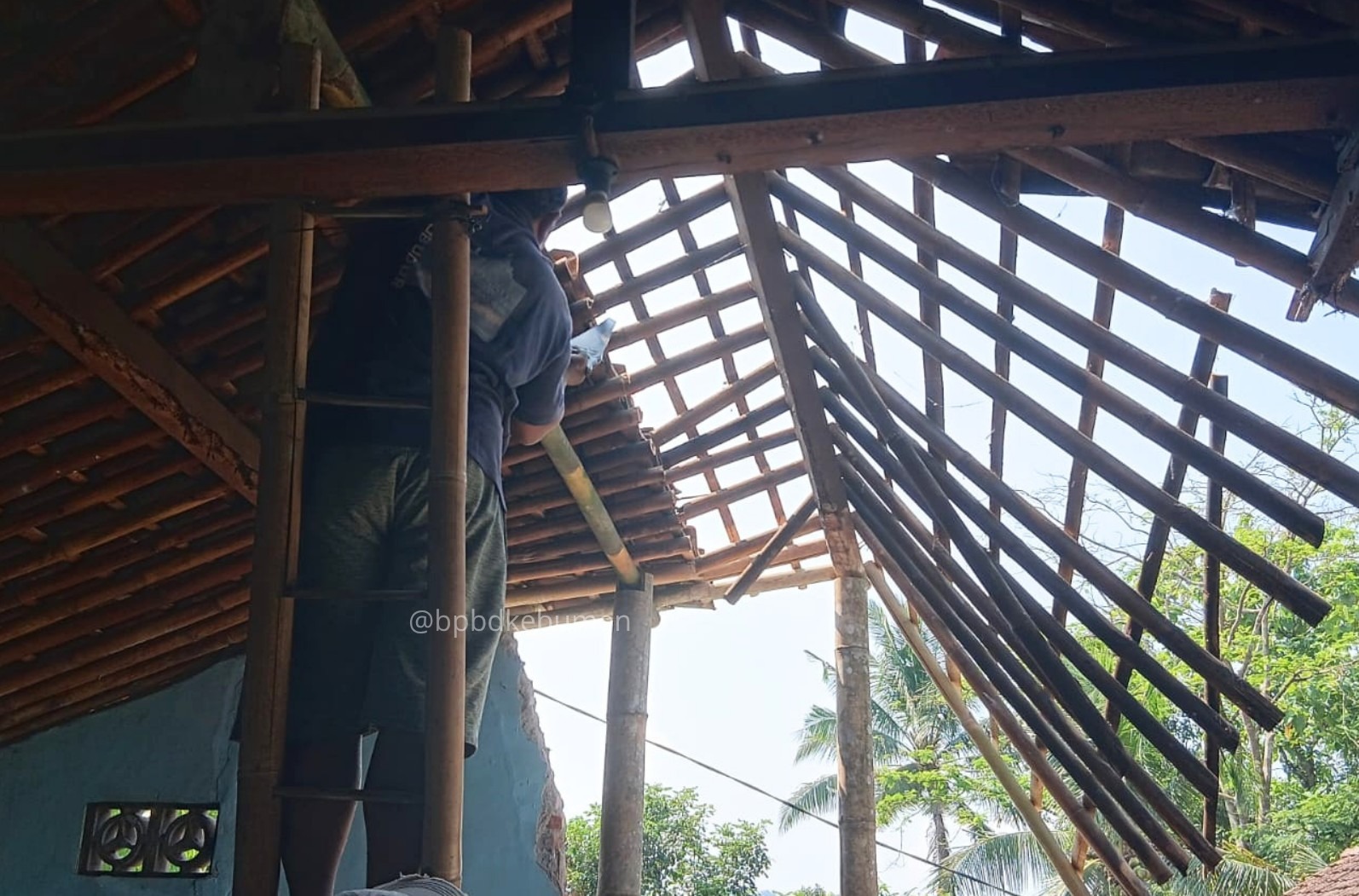 Angin Kencang, Rusak Rumah Mbah Mirah