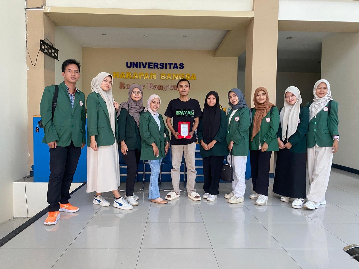 Kunjungan Mahasiswa PBSI STKIP Darussalam Cilacap Ke Radar Banyumas untuk Pelajari Dunia Jurnalistik