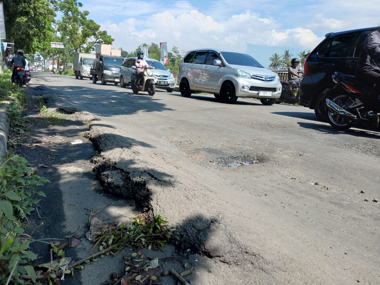 Mas Bupati: Perbaikan Jalan Raya Padamara Dilaksanakan Paling Lambat November 2025