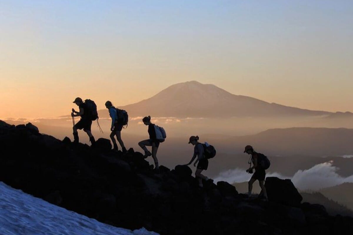  8 Rekomendasi Gunung untuk Pendaki Pemula yang Ideal dan Mudah Didaki