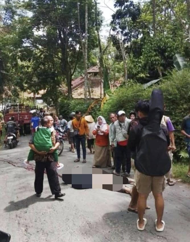 Hindari Jalan Rusak, Pengendara Motor Terlindas Truk di Pekuncen
