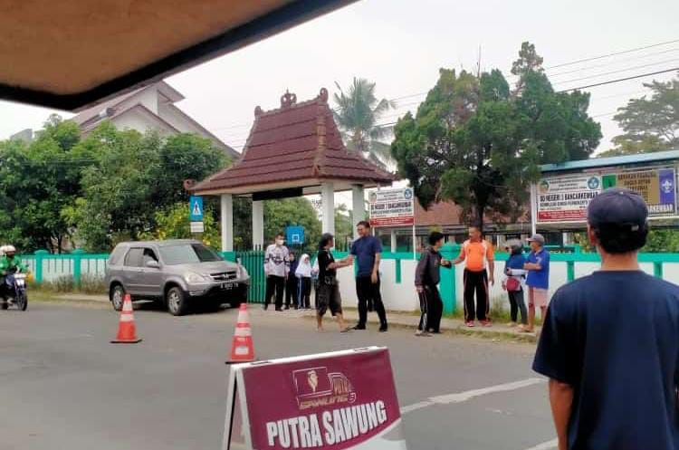 Aksi Koboi Pengemudi Mobil di Purwokerto! Tak Terima Disalahkan, Pengemudi Malah Acungkan Senpi 