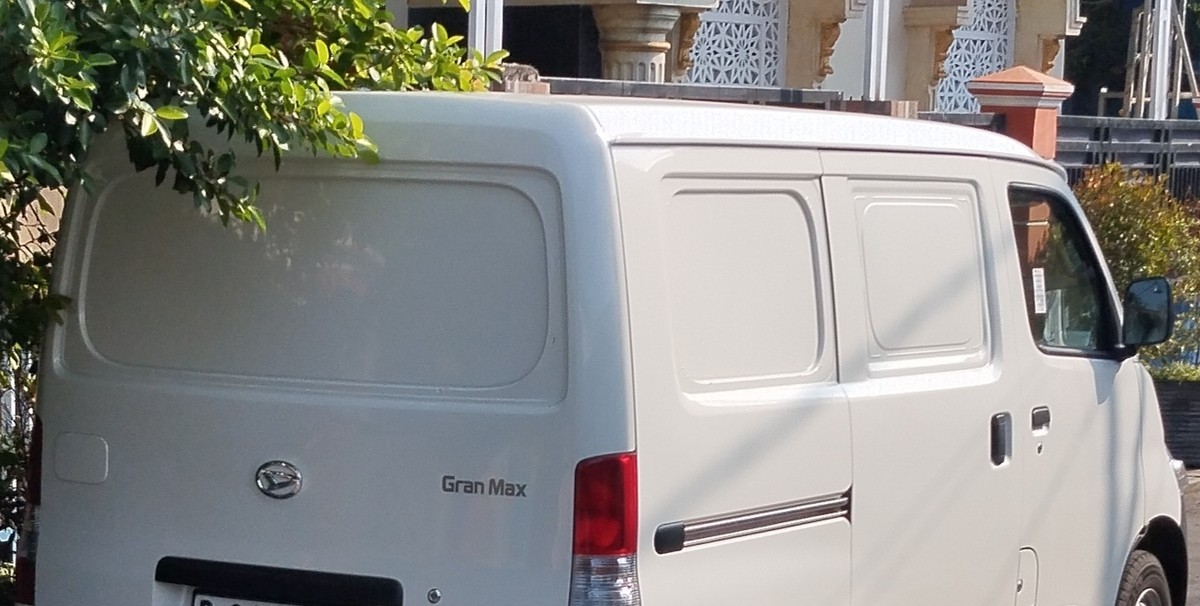 Daihatsu Gran Max Blind Van, Harga Mulai Rp 176 Jutaan, Siap Angkut Segala Macam Barang