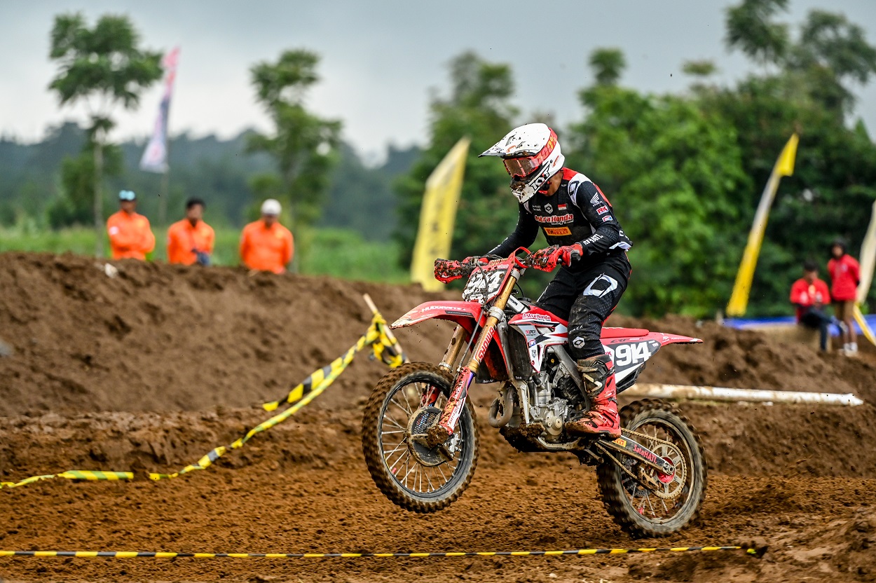 Tekad Arsenio Bawa Astra Honda Juarai Kejurnas Motocross 2025