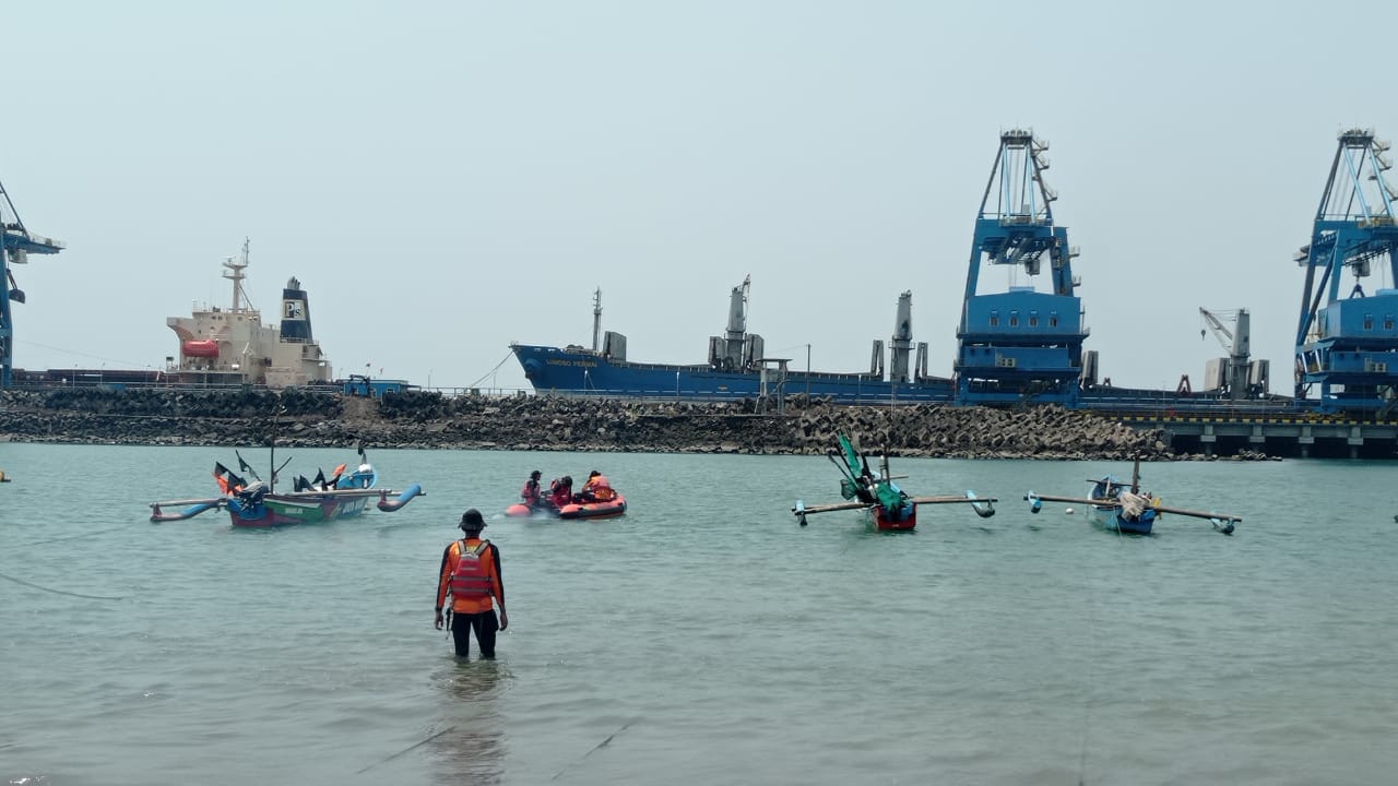 Pencarian Nelayan yang Tenggelam di Pantai Muara Bleberan, Cilacap, Dilanjutkan 