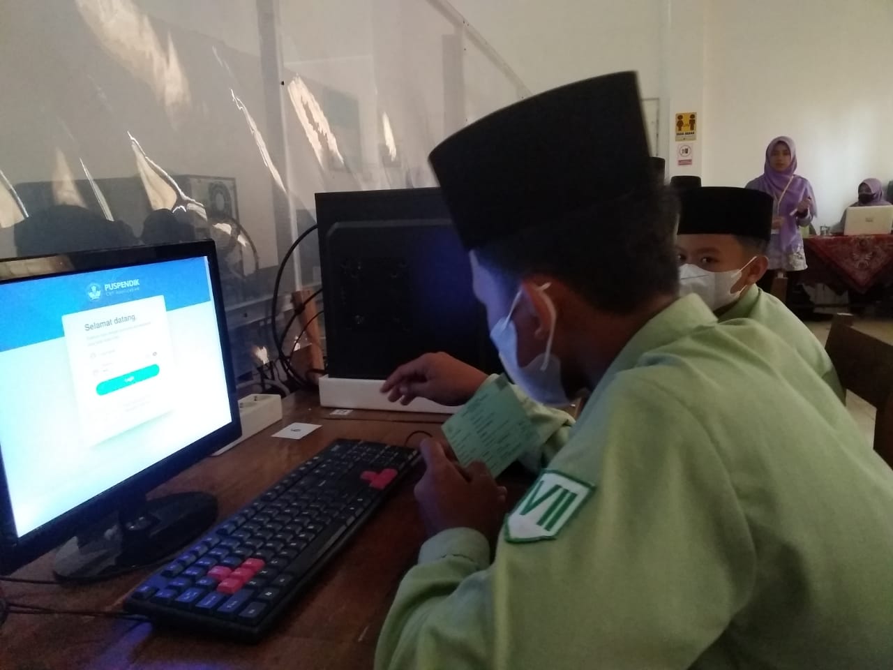 Siswa SMP Tahfidh Al-Hidayah Tambak ANBK di SMK Bhakti Husada Sumpiuh