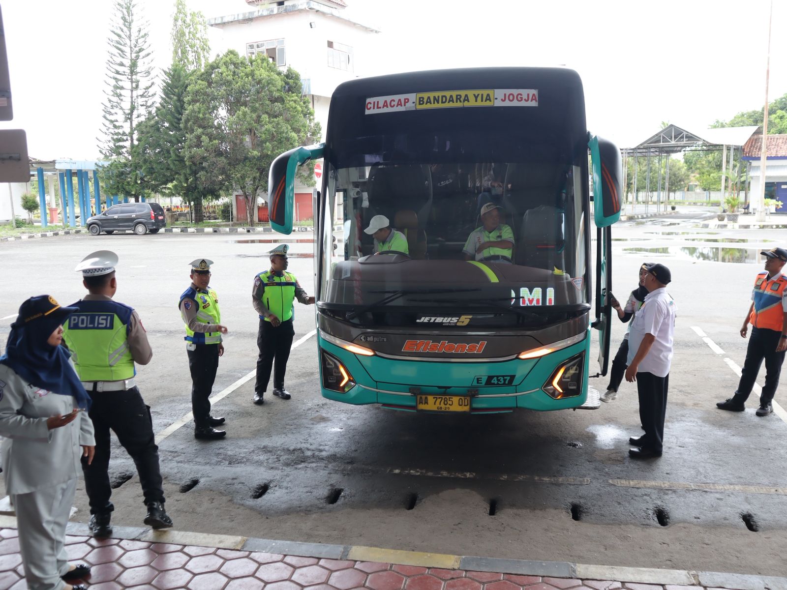 Jelang Nataru, Polres Kebumen  Ramp Check Bus di Terminal 