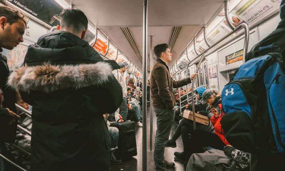 Lebih Whort It Mana: Membeli Motor Bekas atau Naik Transportasi Umum untuk Pergi Berkerja?