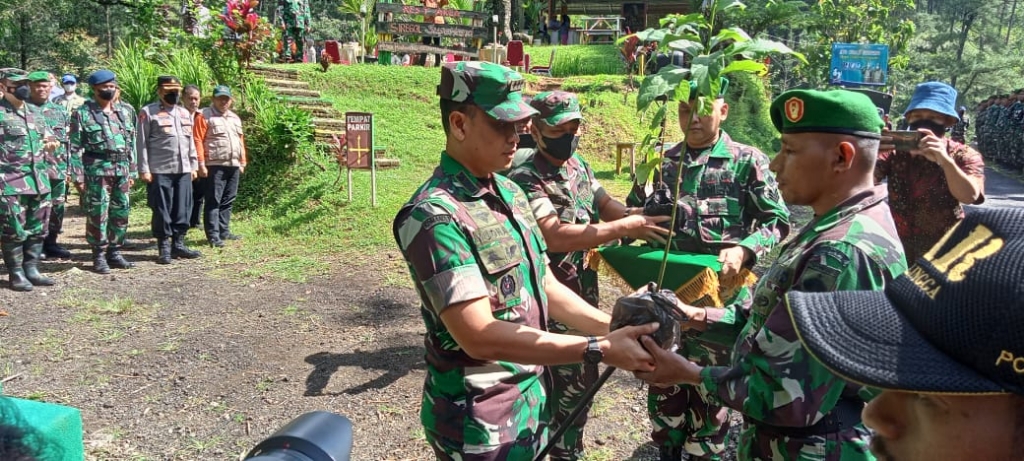 Cegah Bencana Tanah Longsor di Sirau, 1.500 Pohon Ditanam di Bukit Siregol