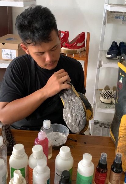 Rizal yang Nyaris Putus Asa lalu Moncer Bisnis Cuci Sepatu, Pernah Pengalaman Ratusan Juta Melayang Ditipu 