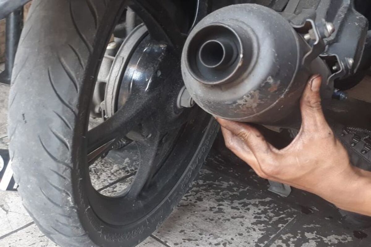 Perlu Tau Nih! 5 Penyebab Knalpot Motor Matic Menjadi Bocor 