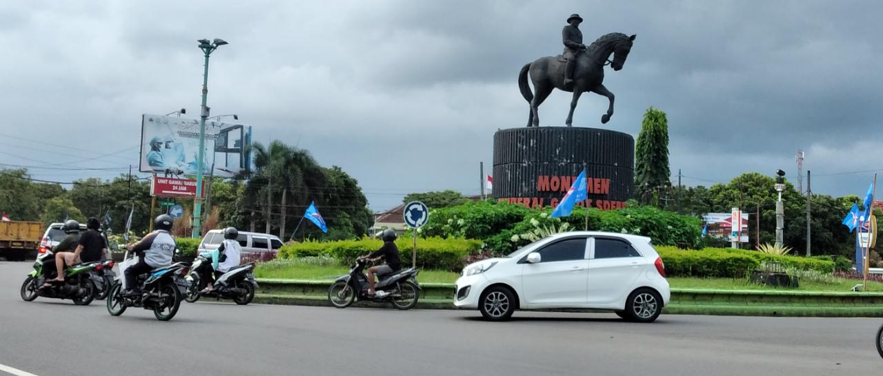 Bendera Parpol Dijumpai di Bundaran Margono, Satpol PP: Parpol Tidak Dikenakan Sanksi