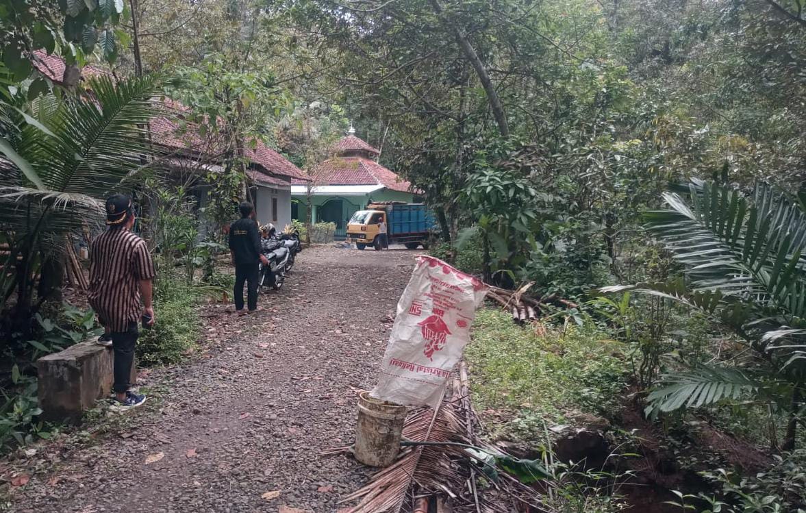 Longsor, Jalan Desa Kejawar - Tanggeran Tidak Bisa Dilalui Roda Empat 