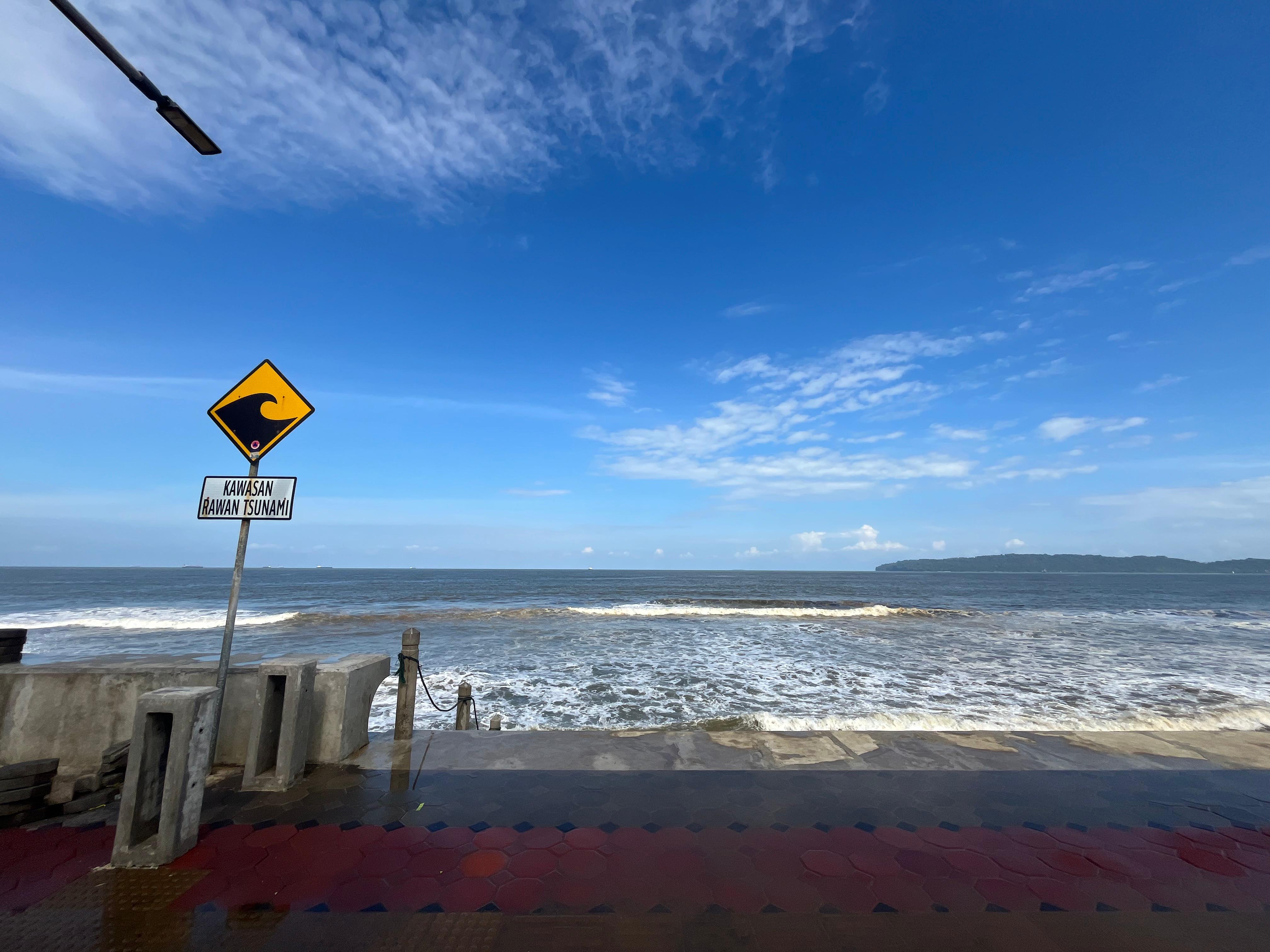 Waspada Gelombang Tinggi di Perairan Cilacap, Potensi 4 Meter hingga 20 Juli 2025