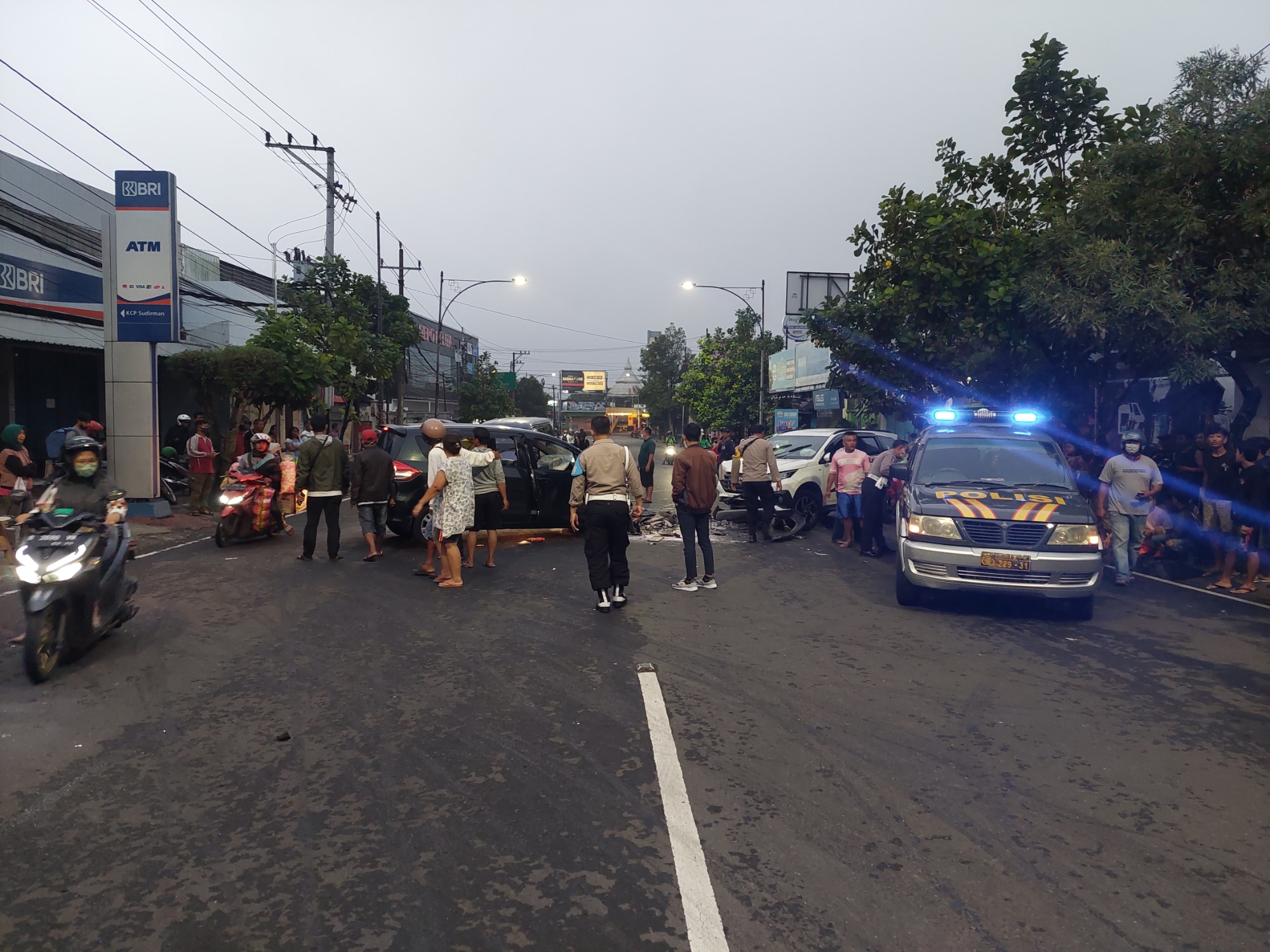 Tiga Kendaraan Kecelakaan Di Jalan Jensud Purwokerto, Satu Orang Tewas