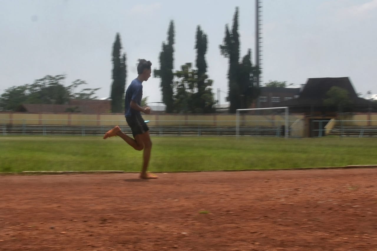 Rumput Kurang Standar, Aspal GOR Satria Purwokerto Mulai Mengelupas