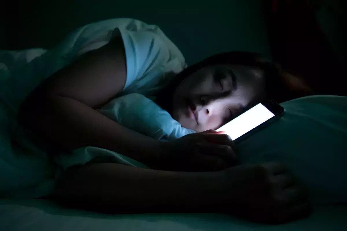 Mengenal Tren Sleep Call dan Dampaknya Bagi Remaja Saat Ini