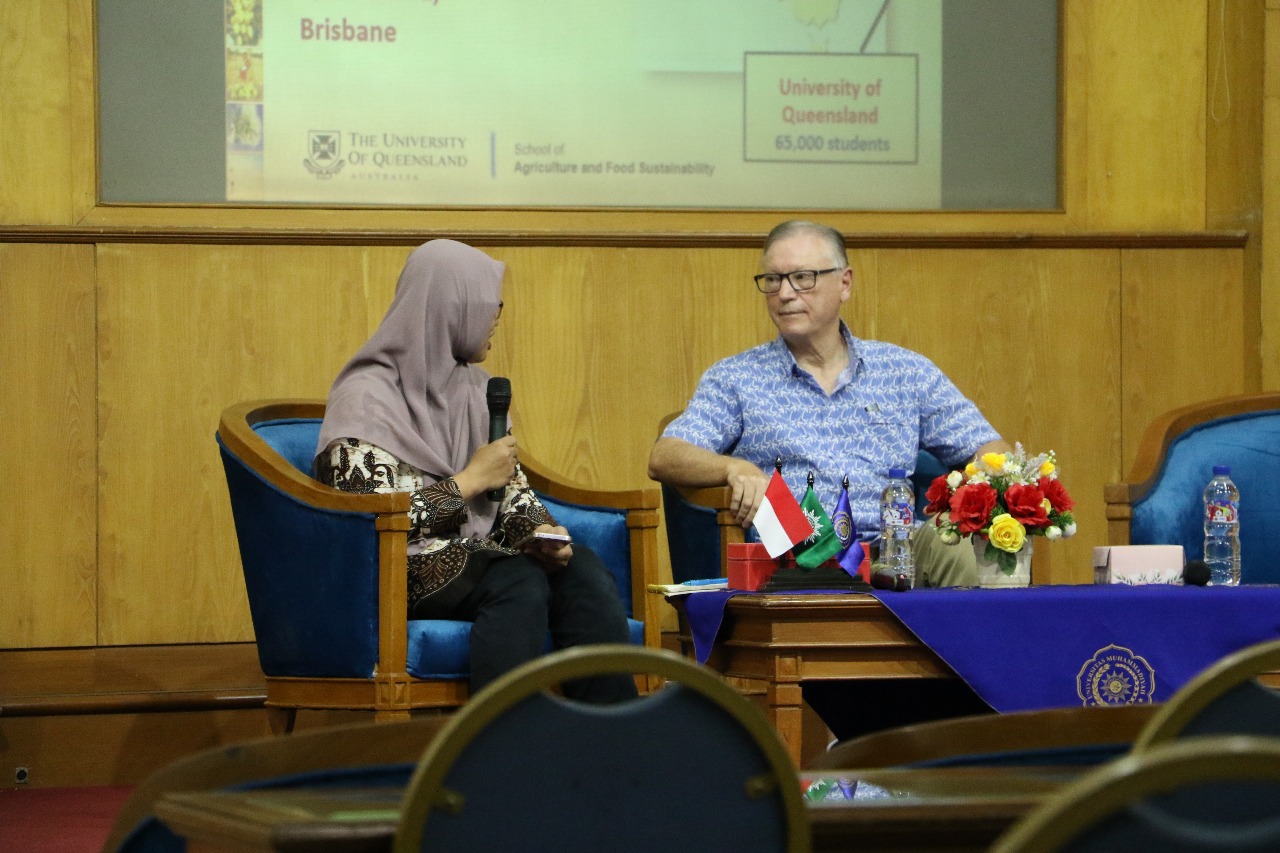 UMP Gelar Kuliah Tamu Internasional tentang Bioteknologi Kelapa Bersama Profesor Asal Australia