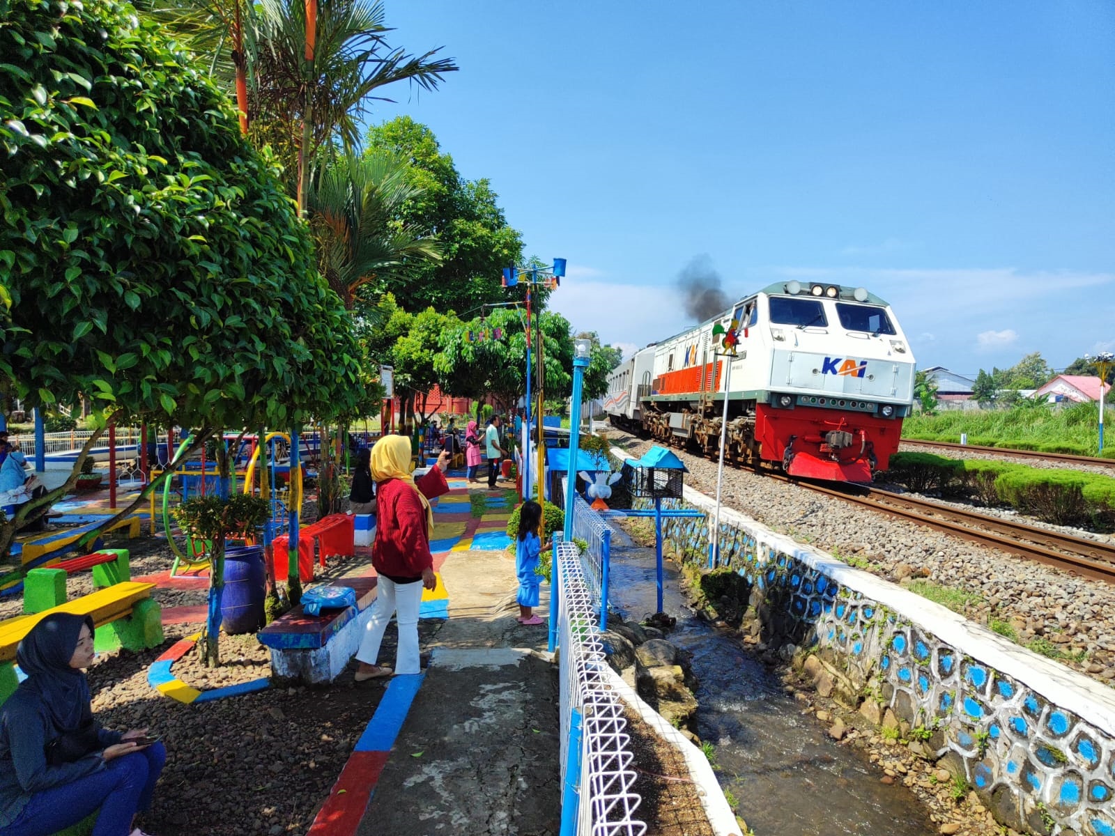 Asal Muasal Taman Rasam, yang Menjadikan View Kereta Sebagai Daya Tarik Utama