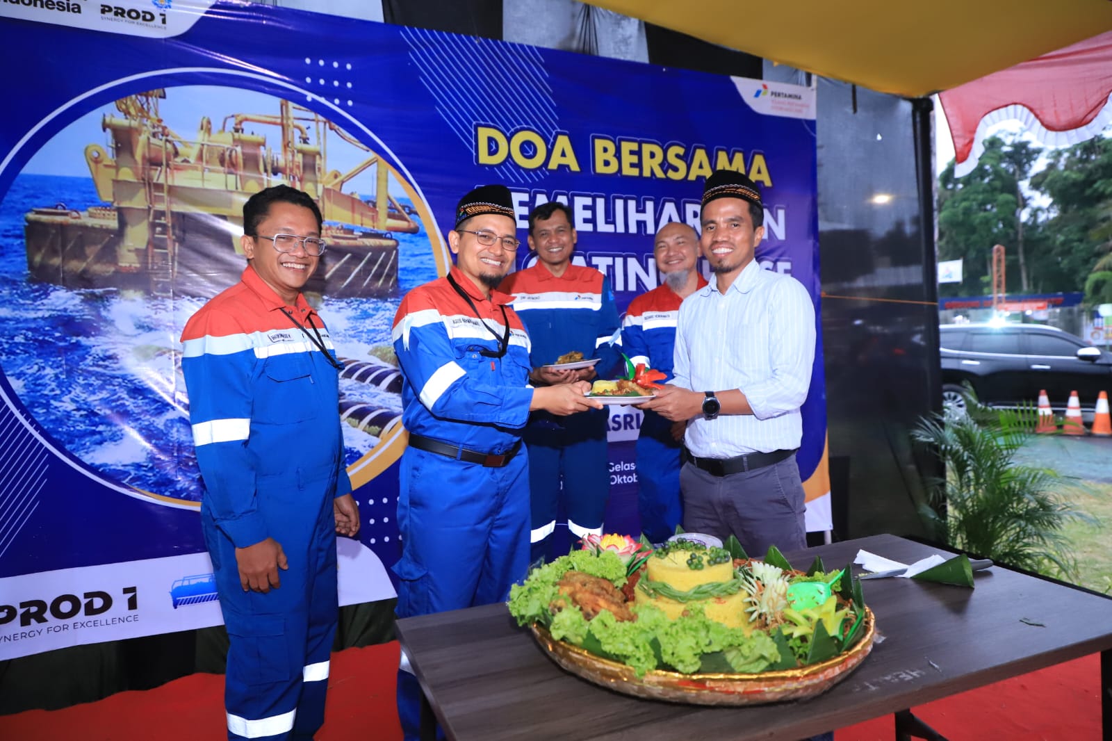 Doa Bersama dan Bantuan Sosial Warnai Pemeliharaan Floating Hose Kilang Cilacap