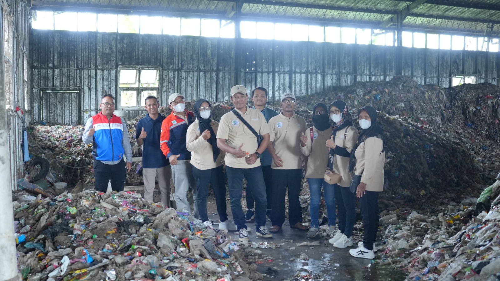 Bank Sampah Abhipraya Binaan Kilang Cilacap Melakukan Studi Tiru di TPST Rawalo