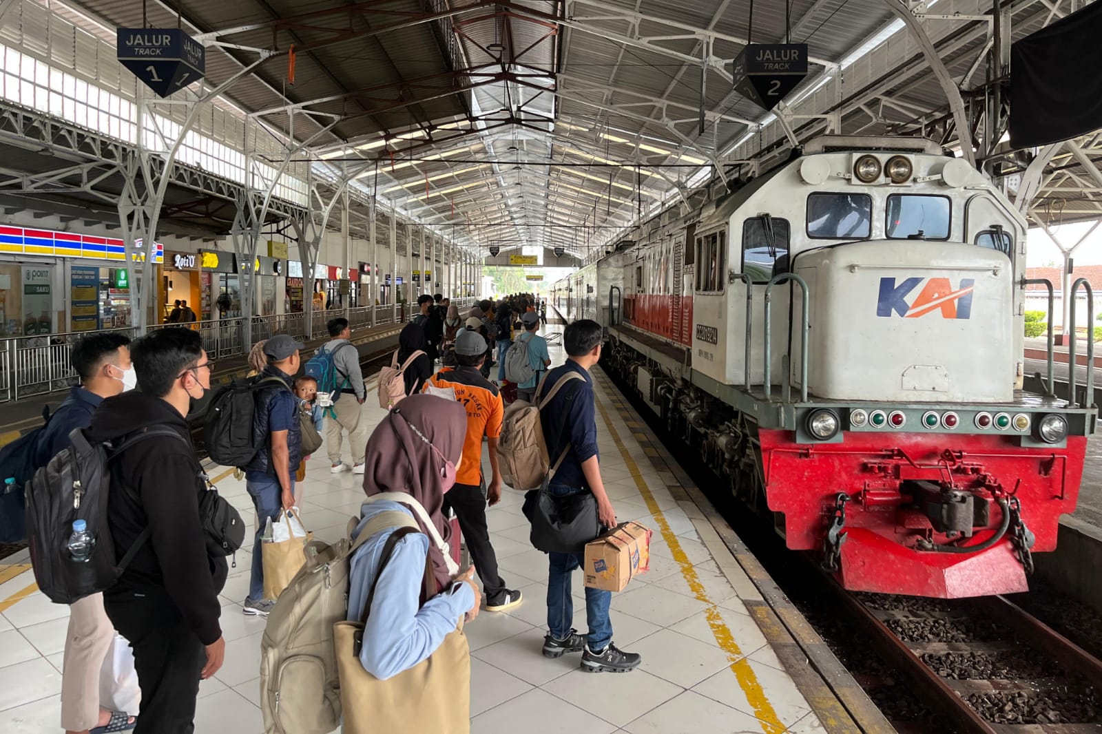 Lonjakan Penumpang Kereta Api Warnai Arus Balik Iduladha di Daop 5 Purwokerto