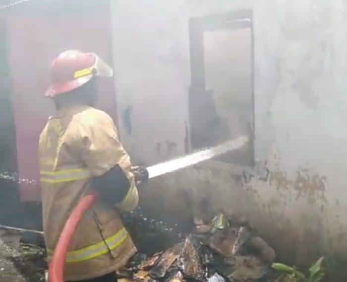 Rumah Warga di Tegalreja Terbakar, Damkar Cilacap Padamkan Api dalam 30 Menit