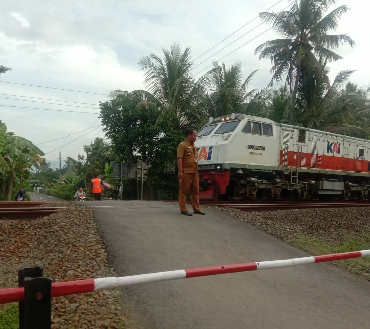 Bahaya, Palang Kereta Kuntili-Pandak Masih Manual