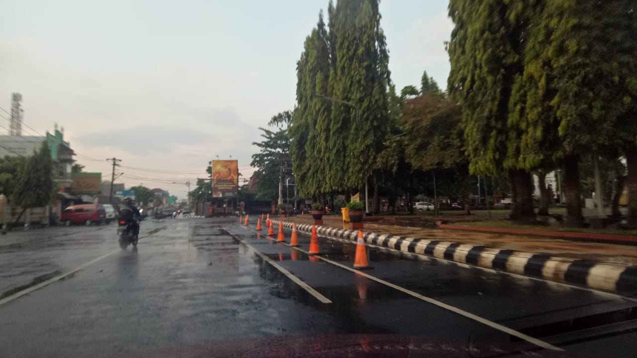 Bandel, Larangan Parkir Lingkar Dalam Alun-alun Tetap Dilanggar