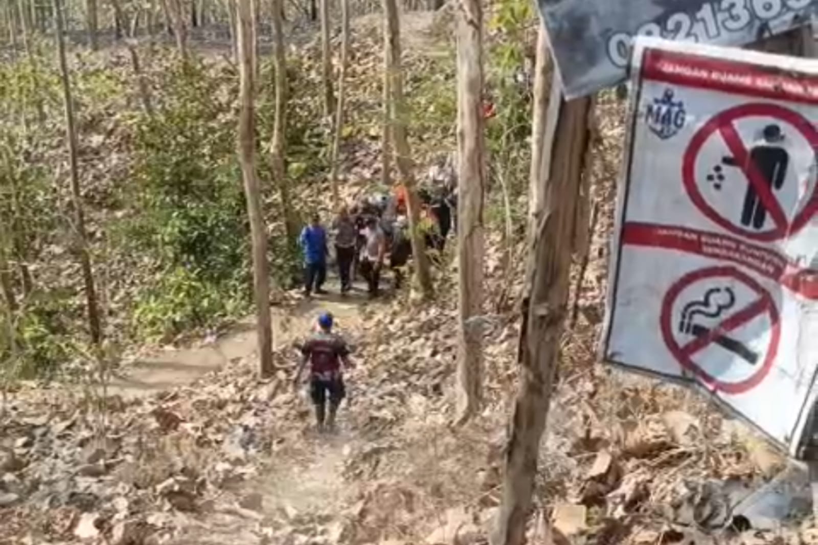 Kebakaran Hutan Jati di Kebasen Sebabkan Korban Jiwa, Lansia 72 Tahun Ditemukan Meninggal 