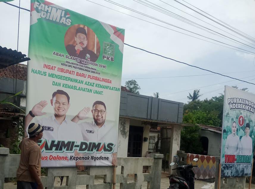 Tindak Lanjut Penggunaan Logo PKB, Baliho Mulai Diturunkan oleh Satpol PP