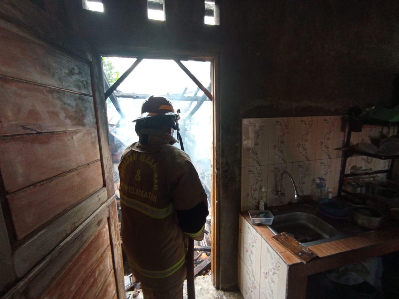 Dapur Milik Warga Rejodadi Cilacap Terbakar Usai Ditinggal Tidur Pemilik Rumah