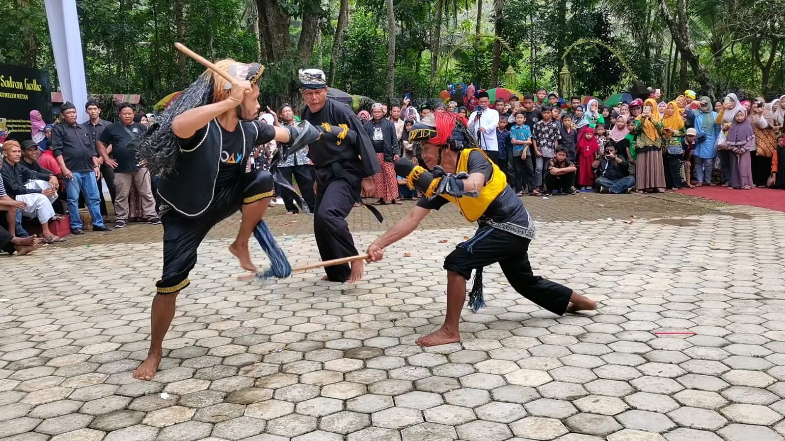  Tradisi Ujungan di Banjarnegara Meriah 