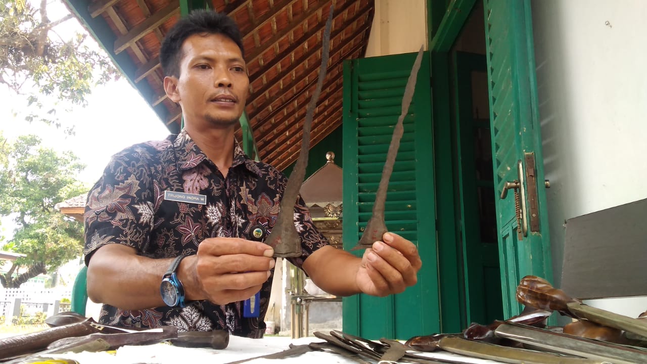 Alami Korosi, Display Koleksi Benda Pusaka Banyumas Disortir 