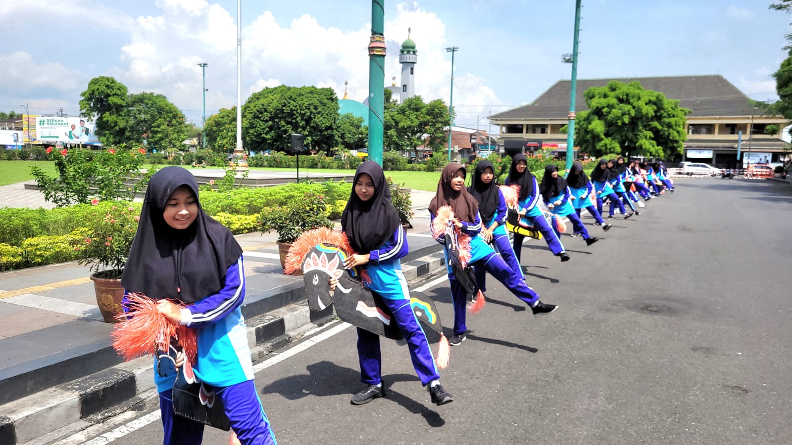 Meriahkan Hardiknas, 240 Siswa-Siswi SMP N Lumbir Bakal Ngebeg Bareng