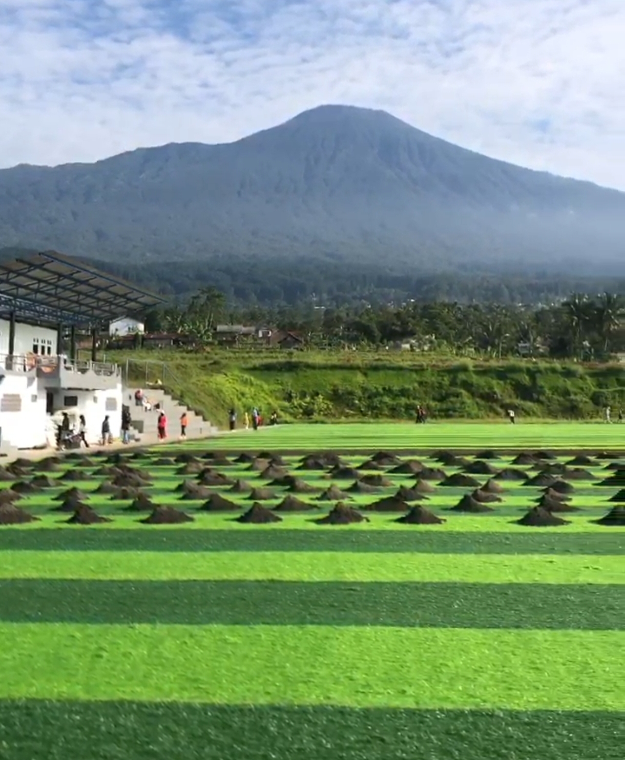 Lapangan Bola View Slamet, Spot Baru Favorit di Baturaden