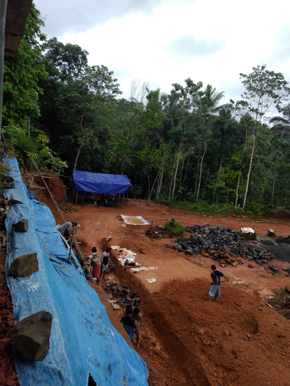 Pekerjaan Talud Untuk Antisipasi Longsor Baru 15 Persen di Desa Karangrau Kecamatan Banyumas