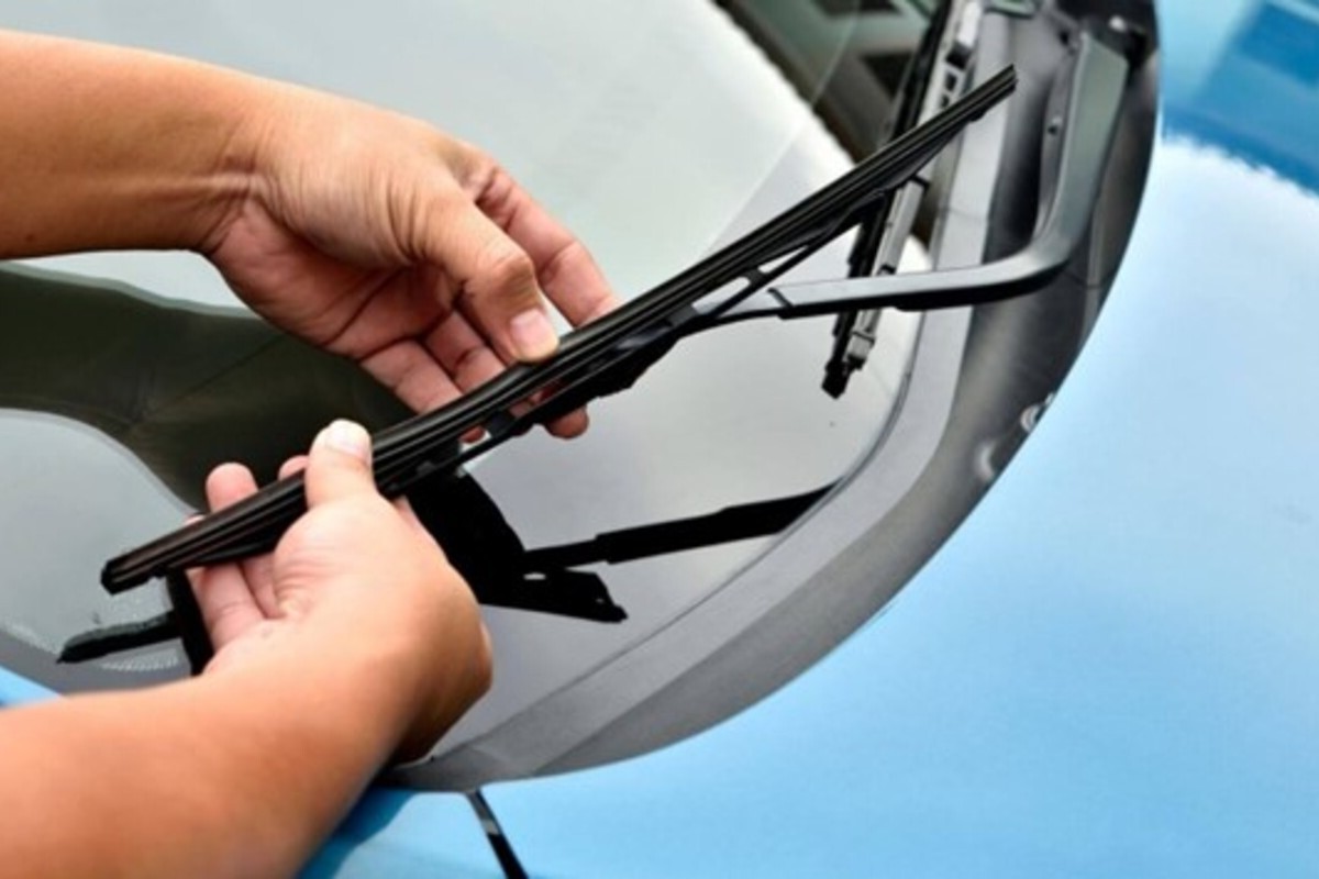 7 Cara Mudah Merawat Wiper Mobil Agar Tetap Awet dan Dengan Berfungsi Normal