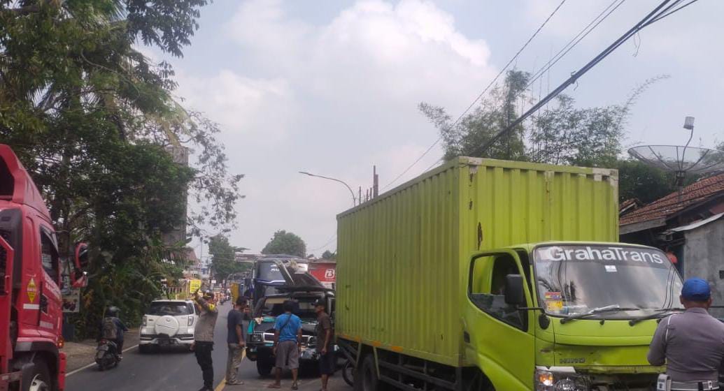 Empat Mobil Terlibat Kecelakaan Beruntun di Jalan Raya Ajibarang-Purwokerto