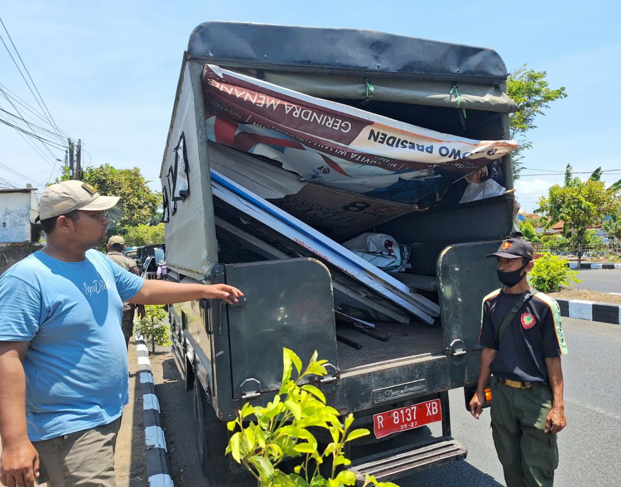 Puluhan Alat Peraga Sosialisasi di Cilacap yang Melanggar Ditertibkan, Bawaslu : Mengandung Unsur Kampanye