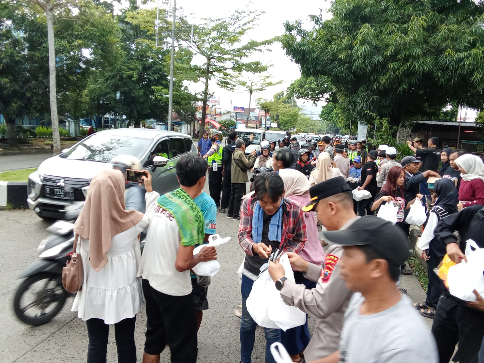 Kapolres Purbalingga Gandeng Wartawan Bagikan Takjil