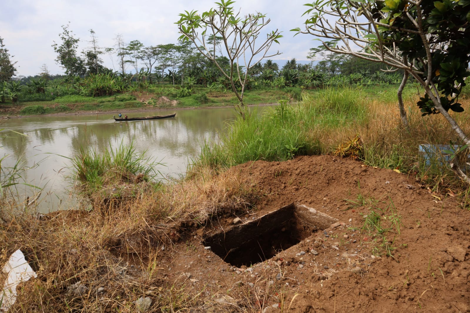 Puluhan Makam Hilang Akibat Erosi Sungai Klawing di Kalibagor, Terjadi Sejak Tahun 2009